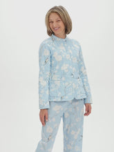 Load and play video in Gallery viewer, Pale Blue Gardenia Quilted Jacket
