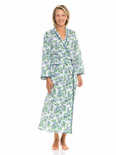Load image into Gallery viewer, Hydrangea Suvin Classic Robe with Scalloping
