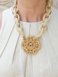 Ivory Marnalis Hardwood Chain Jade Pendant Necklace