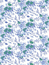 Load image into Gallery viewer, Blue Floral Scalloped Circle Placemat
