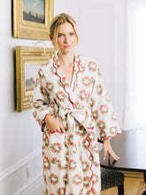 Load image into Gallery viewer, Holiday Wreath Print Classic Robe
